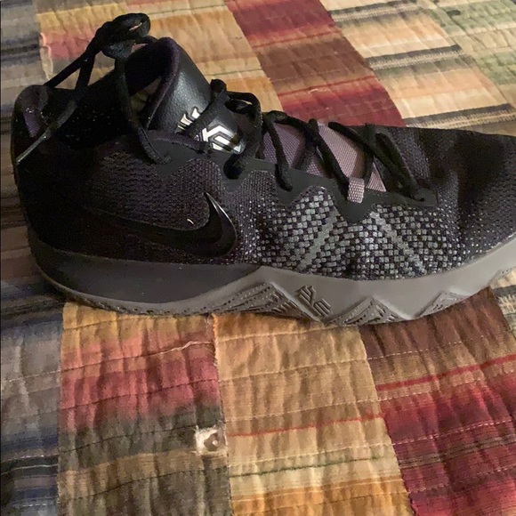 Kyrie flytrap basketball shoes - Picture 4 of 4